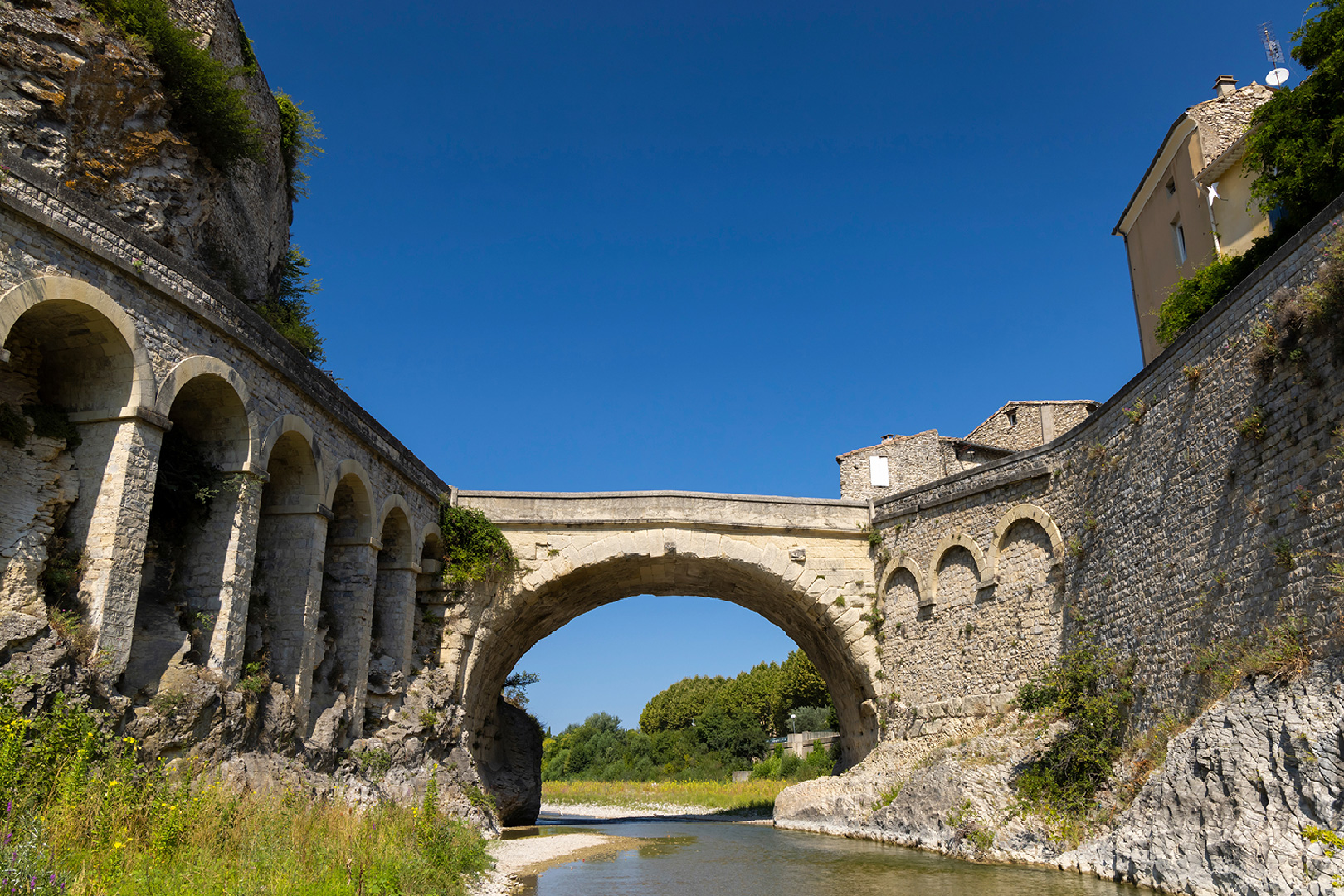 Roman arches and aqueducts